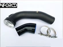 Load image into Gallery viewer, MTC Motorsport N55 Charge Pipe Kit for BMW 135i 335i 2011-2012 E82 E88 E90 E91 E92 E93 E-Chassis Only - 3 Inch Aluminium Throttle Body Boost Pipe with Meth Ports, Mikalor Clamps, Anodised Black - Early Single Turbo 306 bhp