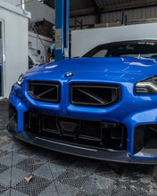 Load image into Gallery viewer, BMW M2 G87 Pre-Preg Carbon Fibre Front Kidney Grilles by TRE (2023+) - 2x2 Twill Performance Pair