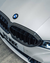 Load image into Gallery viewer, AUTOID Carbon Fibre Double Slat Front Kidney Grilles for BMW 3 Series G20 G21 (2019–2023 Pre-LCI) – Direct OEM-Style Replacement, 2x2 Twill Weave – Saloon & Touring