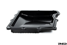 Load image into Gallery viewer, Fall-Line Motorsports Aluminium DCT Hydraulics Cover for BMW – Billet 6061-T6 CNC, Hard-Anodised, Cooling Fins, Viton O-Ring – Fits M2 M3 M4 M5 M6, 135i 335i, Z4 E89