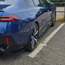 Load image into Gallery viewer, MP Style Gloss Black Side Skirts for BMW G60 5 Series 24-Present