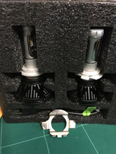 Load image into Gallery viewer, H7 LED Headlight Retaining Clip – Twist Lock Holder | Pair (477 | PX26d)