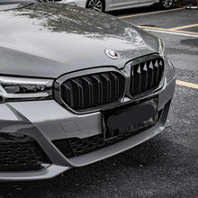 Load image into Gallery viewer, Pre-Preg Carbon Fibre Front Grille for BMW G30 5 Series inc F90 M5 LCI 21-23
