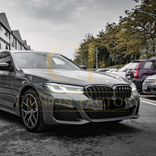 Load image into Gallery viewer, Pre-Preg Carbon Fibre Front Grille for BMW G30 5 Series inc F90 M5 LCI 21-23