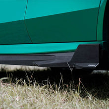 Load image into Gallery viewer, SQ Style Pre-Preg Carbon Fibre Side Skirts for BMW G05 X5 F95 LCI 23-25