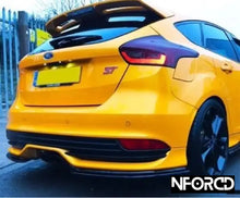 Load image into Gallery viewer, Pre-Facelift MK3 Ford Focus ST Front Splitter and Side Skirts