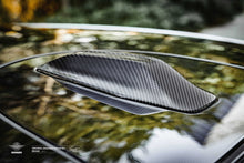 Load image into Gallery viewer, M5 Style Pre-Preg Carbon Fibre Antenna Cover for BMW G60 G90 5 Series 24-Present
