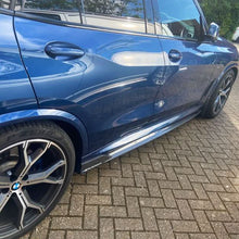 Load image into Gallery viewer, V Style Carbon Fibre Side Skirts for BMW G05 X5 F95 X5M 18-22
