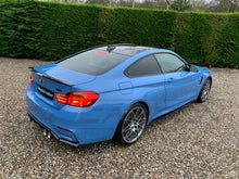 Load image into Gallery viewer, BMW M4 F82 MATTE BLACK SPOILER - V STYLE
