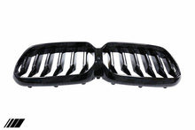Load image into Gallery viewer, BMW 5 Series LCI G30 G31 Gloss Black Kidney Grilles (2020-2023)
