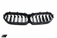 Load image into Gallery viewer, BMW 5 Series LCI G30 G31 Gloss Black Kidney Grilles (2020-2023)
