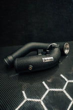Load image into Gallery viewer, BMW G-Series B58 Aluminium Charge Pipe Upgrade – Direct Bolt-On with CNC MAP Flange &amp; Meth Bung – Fits M340i (G20/G21), M440i (G22/G23), 540i (G30/G31), Z4 (G29) – Osprey Wrinkle Coating, Optional Custom Colour
