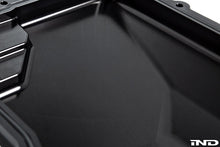 Load image into Gallery viewer, Fall-Line Motorsports Aluminium DCT Hydraulics Cover for BMW – Billet 6061-T6 CNC, Hard-Anodised, Cooling Fins, Viton O-Ring – Fits M2 M3 M4 M5 M6, 135i 335i, Z4 E89

