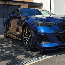 Load image into Gallery viewer, MP Style Gloss Black Side Skirts for BMW G60 5 Series 24-Present
