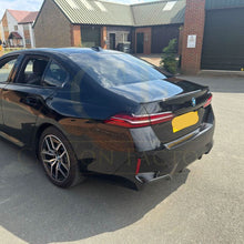 Load image into Gallery viewer, OEM Style Gloss Black Boot Spoiler for BMW G60 5 Series G90 M5 24-Present
