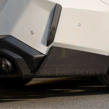 Load image into Gallery viewer, SQ-B Style Pre-Preg Carbon Fibre Rear Diffuser for BMW G90 G99 M5 2025-Present
