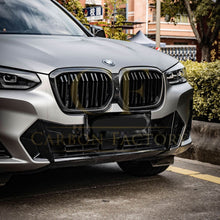 Load image into Gallery viewer, Double Slat Pre-Preg Carbon Fibre Front Grille for BMW G08 IX3 LCI 22-25
