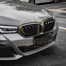 Load image into Gallery viewer, Pre-Preg Carbon Fibre Front Grille for BMW G30 5 Series inc F90 M5 LCI 21-23
