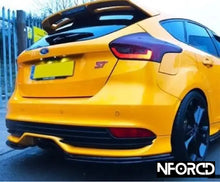 Load image into Gallery viewer, Pre-Facelift MK3 Ford Focus ST Front Splitter and Side Skirts
